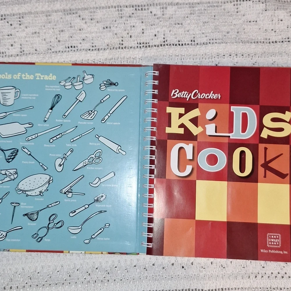 Kids Cook! Betty Crocker Spiral Bound Hardcover 2007 Recipes Techniques Age 8-12